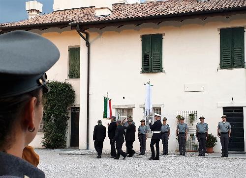 Il picchetto in occasione del 50° di costituzione del Corpo forestale regionale