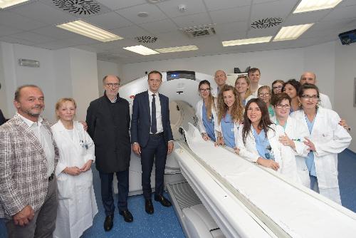 Il governatore del Friuli Venezia Giulia Massimiliano Fedriga e il vicegovernatore con delega alla Salute Riccardo Riccardi nel corso dell'inaugurazione all'Ospedale di Cattinara di Trieste del tomografo Discovery Pet/Ct Midr