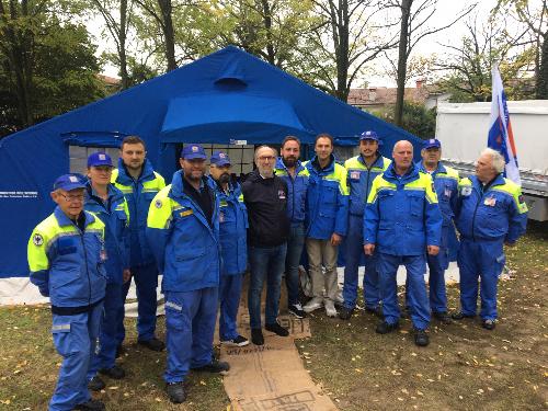 Il vicegovernatore del FVG Riccardo Riccardi con i volontari dei Protezione civile comunale di Aquileia in occasione della presentazione del Piano di emergenza 