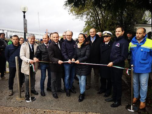 Il vicegovernatore del Friuli Venezia Giulia con delega alla Protezione civile Riccardo Riccardi e Anna Maria Cisint sindaco di Monfalcone, alla cerimonia di riapertura della banchina del canale Valentinis