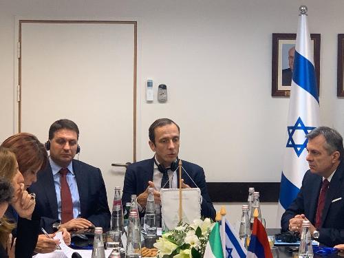 Il governatore del FVG Massimiliano Fedriga e l'assessore regionale Alessia Rosolen nell'incontro con il Comune di Modi'in- Maccabim-Re'ut, il Centro multidisciplinare per l'apprendimento di Modi'in, l'Unione delle municipalità israeliane 