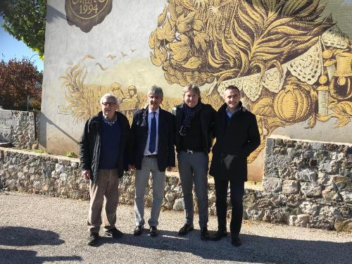 L'assessore regionale al Turismo, Sergio Emidio Bini, con il consigliere regionale Massimo Moretuzzo, il sindaco di Fagagna Daniele Chiarvesio ed Elia Tomai, presidente dell'associazione del museo della vita contadina.