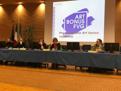 L'illustrazione nella sede della Regione Fvg a Udine con l'assessore regionale alla Cultura Tiziana Gibelli, dell'Art bonus Fvg.