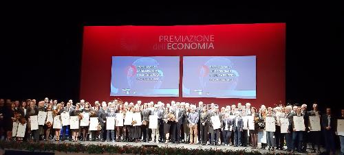 Tutti i premiati nel corso della cerimonia per la Premiazione dell'economia e dello sviluppo del territorio promossa dalla Camera di commercio di Pordenone-Udine. Udine, 14 novembre 2019.