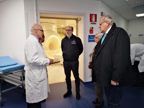 Il vicegovernatore del Friuli Venezia Giulia con delega alla Salute, Riccardo Riccardi, all'inaugurazione della nuova apparecchiatura di risonanza magnetica, con il sindaco di Gorizia, Rodolfo Ziberna, il direttore della struttura complessa di radiologia, Piero Pellegrini, e  l'assessore comunale al welfare, Silvana Romano - Gorizia, 18 novembre 2019.