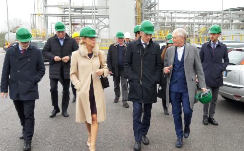 Il governatore del Friuli Venezia Giulia, Massimiliano Fedriga, accompagnato dalla presidente di Friulia, Federica Seganti, e dal presidente di Halo Industry, Angelo Colombo, visita lo stabilimento chimico -Torviscosa, 21 novembre 2019.