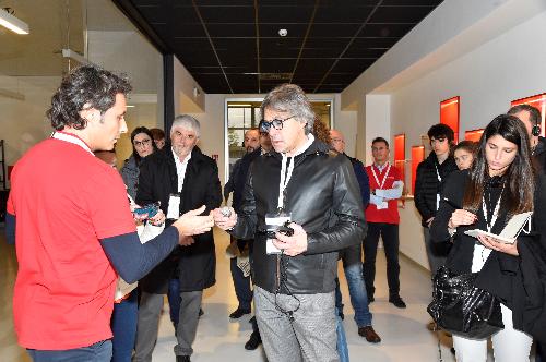 Un momento della visita dell'assessore del Fvg alle Attività produttive, Sergio Emidio Bini, all'azienda LimaCorporate.