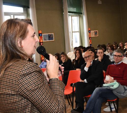 L'assessore Pierpaolo Roberti, il questore Pietro Ostuni e la dirigente scolastica Raffella Cervetti al Safer Internet Day