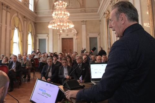 L'assessore alla Difesa dell'Ambiente, Fabio Scoccimarro, all'apertura della giornata di studio "Mobilità elettrica: trasporti, ambiente, energia" - Trieste, 29 novembre 2019