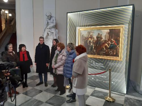 L'assessore alla Cultura Tiziana Gibelli (al centro della foto) all'inaugurazione dell'esposizione dell'"Adorazione dei Magi" del pittore francese George Lallemand nel Palazzo della Regione nell'ambito dell'iniziativa "Un tesoro sconosciuto. In un palazzo da scoprire"