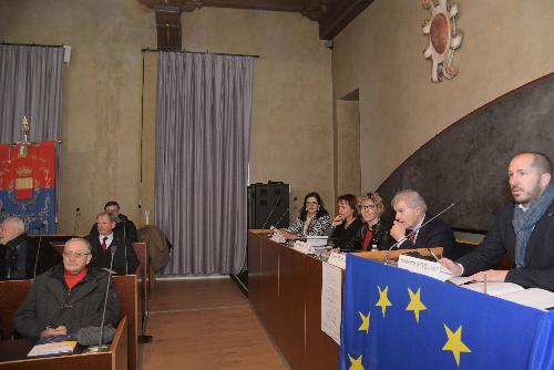 L'assessore regionale alle Finanze con competenza su specifiche intersettoriali POR-FESR 2014-2020, Interreg Italia-Slovenia e Conferenza delle Regioni, Barbara Zilli, nel corso del convegno dedicato ai 30 anni della "Casa per l'Europa" a Gemona del Friuli  