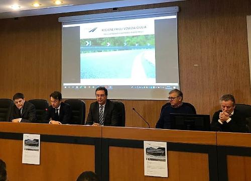 L'assessore regionale alle Infrastrutture Graziano Pizzimenti all'incontro "Interventi di manutenzione e potenziamento della viabilità di competenza nell'area montana del Friuli Venezia Giulia" organizzato da Friuli Venezia Giulia Strade S.p.A. a Tolmezzo con i sindaci