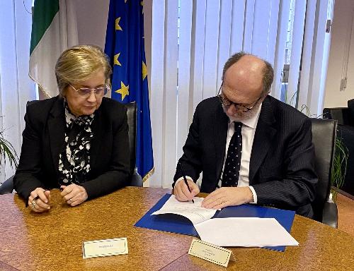 Il vicegovernatore del Friuli Venezia Giulia con delega alla Salute, Riccardo Riccardi, e il Prefetto di Pordenone Maria Rosaria Maiorino.