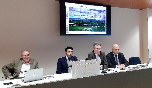 L'assessore regionale alle Infrastrutture e territorio, Graziano Pizzimenti - secondo da destra nella foto - durante la presentazione dei risultati del secondo anno di programmazione dei treni storici