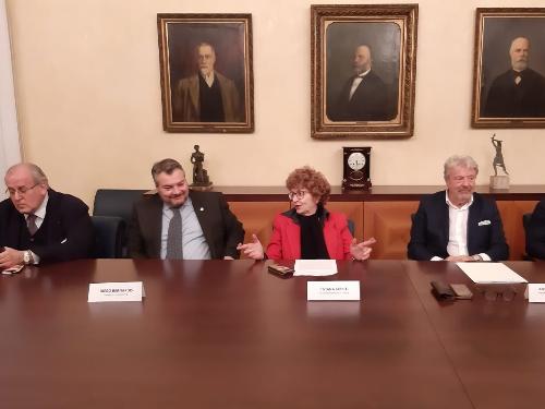 Al centro della foto l'assessore regionale Tiziana Gibelli durante la presentazione dell'Associazione temporanea di impresa per la candidatura Unesco del Collio 