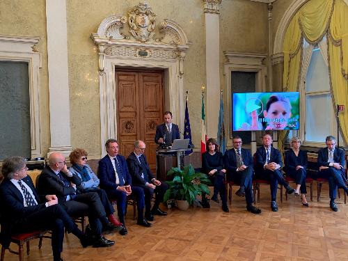 Il governatore del Friuli Venezia Giulia, Massimiliano Fedriga, e la Giunta regionale durante la conferenza stampa di fine anno