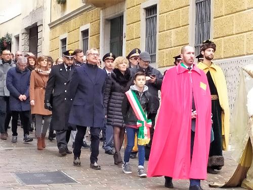 L'assessore Zilli in corteo da palazzo Boton verso il duomo di Gemona in occasione della rievocazione storica per la Messa del Tallero 