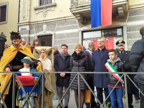 L'assessore Zilli con il presidente del Consiglio regionale Piero Mauro Zanin nel corteo verso il duomo