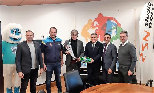 L'assessore regionale alle Attività produttive e Turismo Sergio Emidio Bini alla presentazione dello Snow Rugby Tarvisio con il vicepresidente del Consiglio regionale Stefano Mazzolini, il sindaco di Tarvisio Renzo Zanette e l'assessore comunale Mauro Zamolo, il presidente di Alp Rugby Tarvisio Alberto Stentardo