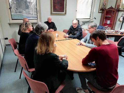 Il vicegovernatore del Friuli Venezia Giulia con delega alla Salute, Riccardo Riccardi, durante l'incontro con il sindaco di San Giorgio di Nogaro, Roberto Mattiussi, in merito alla casa di riposo Chiabà.