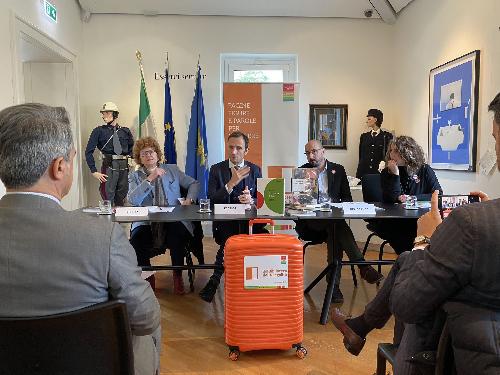 Il governatore del Friuli Venezia Giulia Massimiliano Fedriga con gli assessori Tiziana Gibelli e Alessia Rosolen alla sottoscrizione del protocollo 'Bill. La Biblioteca della Legalità' siglato a Pordenone'