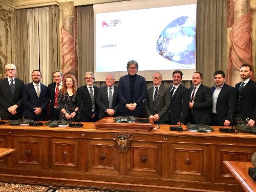 L'assessore alle Attività produttive del Fvg Sergio Emidio Bini con gli 11 premiati a Udine a palazzo Belgrado.