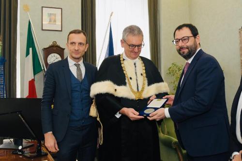 Il governatore Fedriga con il rettore dell'Università di Trieste Roberto Di Lenarda e il ministro allo Sviluppo economico Stefano Patuanelli prima dell'inizio della cerimonia.