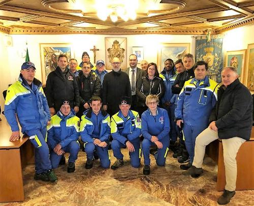 Riccardi nell'incontro in municipio a Sappada con il Sindaco e i volontari della Protezione civile