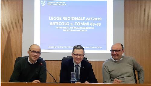 L'assessore regionale alle Risorse agroalimentari e Montagna, Stefano Zannier (al centro nella foto) all'incontro pubblico di Coldiretti