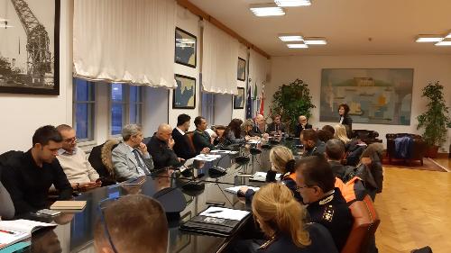 Il vicegovernatore del Friuli Venezia Giulia con delega alla Salute, Riccardo Riccardi, alla riunione che si è svolta a Trieste nella sede dell'Autorità di sistema portuale del mare Adriatico orientale.