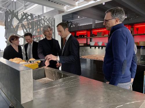 Il Governatore del Friuli Venezia Giulia Massimiliano Fedriga all'interno dello showroom di Valcucine a Pordenone