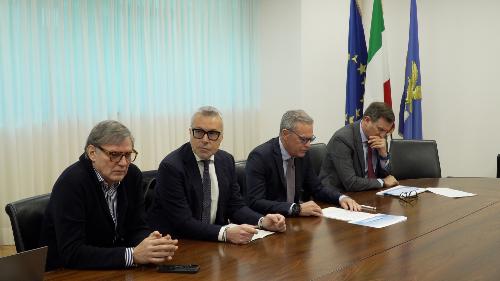 L'assessore regionale Bini alla presentazione a Udine del nuovo strumento per gli artigiani con il presidente della Camera di commercio Pn-Ud e vicepresidente nazionale Confcommercio Giovanni Da Pozzo e il direttore di Confidi Friuli Stefano Bravo