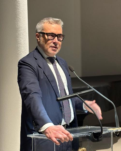 L'assessore alle Attività produttive del Friuli Venezia Giulia Sergio Emidio Bini alla presentazione della mostra "Oh! Viaggio nel mondo del legno arredo", negli spazi della Torre di Santa Maria, a Udine. 
