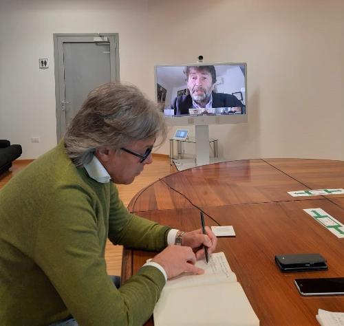 L'assessore regionale alle Attività produttive, Sergio Emidio Bini durante la videoconferenza con il ministro ai Beni culturali con delega al Turismo, Dario Franceschini