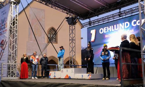 L'assessore Roberti durante la premiazione.