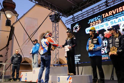 L'assessore Roberti durante la premiazione.