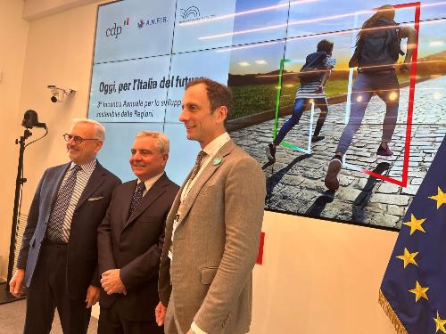 Da destra, Il governatore Massimiliano Fedriga, l'amministratore delegato di Cdp Dario Scannapieco e il presidente di Anfir Michele Vietti
