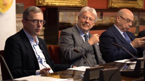 L’assessore regionale alle Risorse agroalimentari, forestali, ittiche Stefano Zannier a Trieste assieme al presidente della Camera di commercio Venezia Giulia Antonio Paoletti e al sindaco di Trieste Roberto Dipiazza alla presentazione della diciassettesima edizione di Olio Capitale