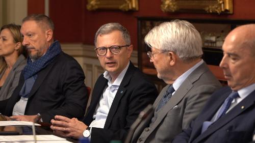 L’assessore regionale alle Risorse agroalimentari, forestali, ittiche Stefano Zannier a Trieste assieme al presidente della Camera di commercio Venezia Giulia Antonio Paoletti alla presentazione della diciassettesima edizione di Olio Capitale