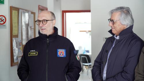 Sulla sinistra l'assessore Riccardi mentre interviene durante il sopralluogo