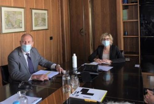 L'assessore alle Finanze del Friuli Venezia Giulia, Barbara Zilli e il presidente di Insiel, Diego Antonini, durante l'assemblea di Insiel