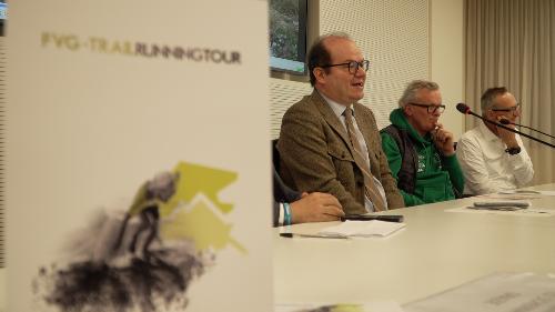 Il vice governatore con delega a Cultura e sport Mario Anzil alla presentazione del calendario 2025 di FVG Trail Running Tour