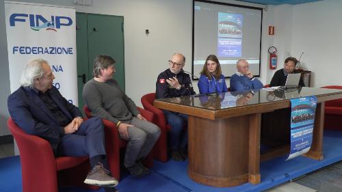 L'assessore regionale alla Salute e politiche sociali Riccardo Riccardi (al centro) alla presentazione della tappa di Coppa del Mondo di nuoto Paralimpico denominata "Para Swimming World Series Lignano Sabbiadoro & Campionati Italiani Assoluti Invernali"