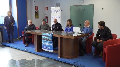 L'assessore regionale alla Salute e politiche sociali Riccardo Riccardi (al centro) alla presentazione della tappa di Coppa del Mondo di nuoto Paralimpico denominata "Para Swimming World Series Lignano Sabbiadoro & Campionati Italiani Assoluti Invernali"