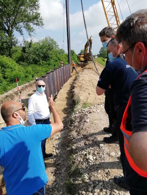 Il vicegovernatore con delega alla Protezione civile del Friuli Venezia Giulia, Riccardo Riccardi, in sopralluogo ai lavori di messa in sicurezza dell'argine Meduna-Livenza a Prata di Pordenone