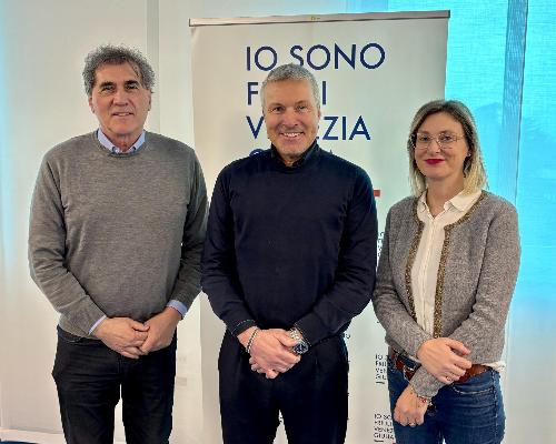 L'assessore Bini e il vicesindaco e l'assessore comunale alla Cultura di Latisana, Ezio Simonin e Martina Cicuto.
