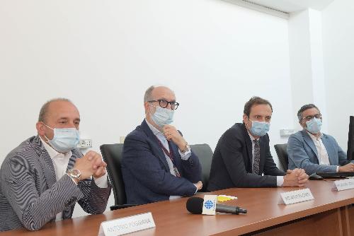 Da sinistra nella foto il Direttore generale di ASU GI Antonio Poggiana, il vicegovernatore del Friuli Venezia Giulia con delega alla Salute Riccardo Riccardi e il governatore  Massimiliano Fedriga