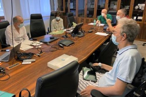 Il vicegovernatore del Friuli Venezia Giulia con delega alla Salute e alla Protezione civile, Riccardo Riccardi (a sinistra nella foto) durante l'incontro con i rappresentanti della Consulta dei Disabili del FVG