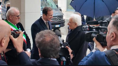 Il governatore Fedriga con il Capo dello Stato Sergio Mattarella all'esterno del Teatro Verdi di Gorizia