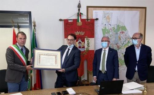 Il vicegovernatore del Friuli Venezia Giulia con delega a Salute e Protezione civile Riccardo Riccardi (a destra nella foto), il consigliere comunale Andrea Cabibbo, il direttore generale dell'Azienda sanitaria Friuli Occidentale Joseph Polimeni e il sindaco di Pordenone Alessandro Ciriani